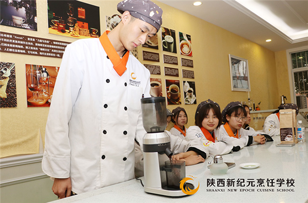 女生学烘焙好不好