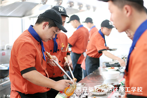 学厨师学一年学费多少