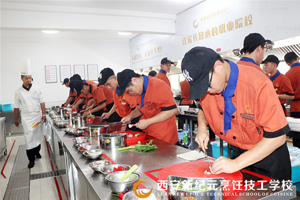 学厨师学一年学费多少