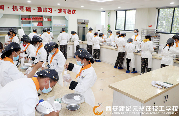学西餐好还是学西点好