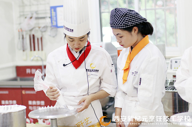 女生初中毕业学西点有前途吗