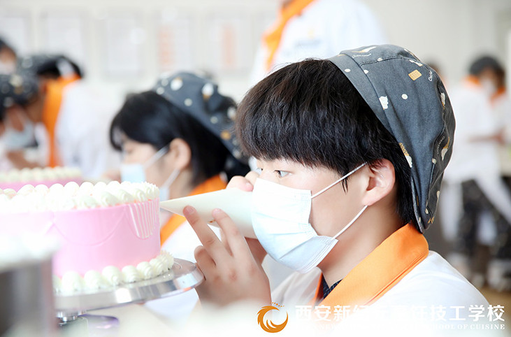 西点学校一年学费多少