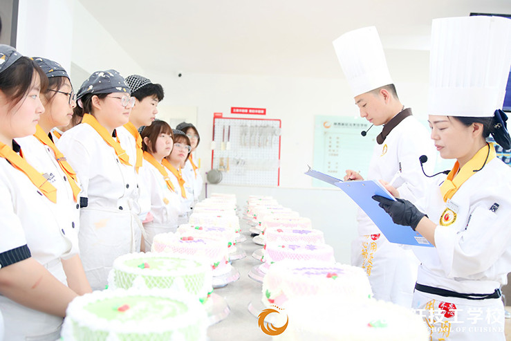 中考落榜女生学什么技术好