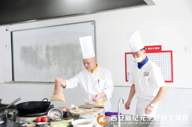 人才,养成,我校,特邀,曲江,国际,饭店,厨师长,来校,授课