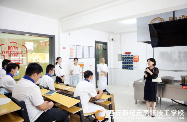 人才,养成,我校,特邀,曲江,国际,饭店,厨师长,来校,授课
