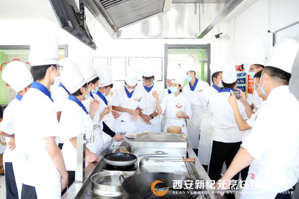 我校,特邀,西贝莜面村,厨务,导师,来校,实训,教学,