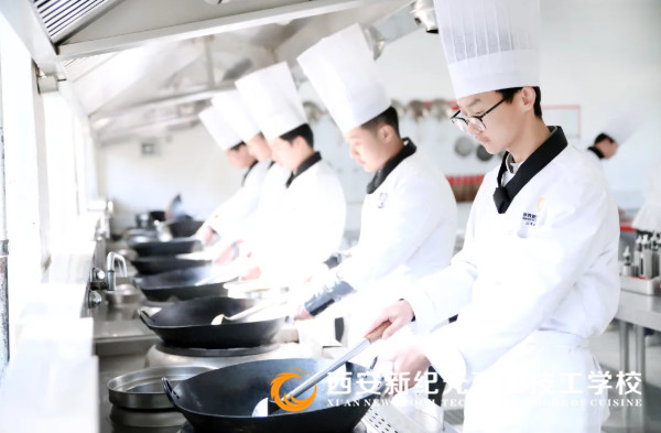 行动,回答,为谁培养人,培养,什么样,怎么,养人,问题,我校